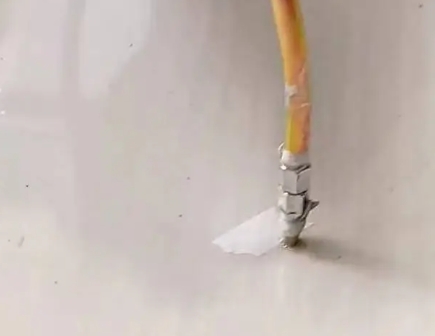 贾汪瓷砖空鼓维修公司专业解答在瓷砖铺贴过程中，如果使用的砂料过粗（如全部使用了粗砂），可能会导致以下问题